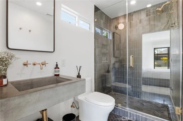3921 Westside Avenue, Los Angeles, CA 90008