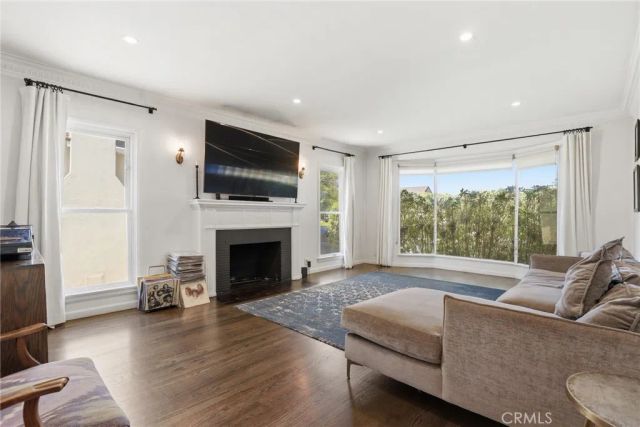 3921 Westside Avenue, Los Angeles, CA 90008