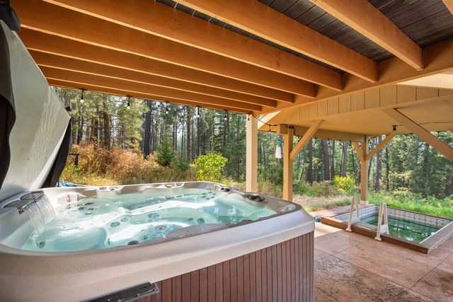 15922 E Foothills Rd, Spokane, WA 99217