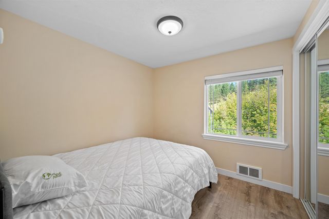 15922 E Foothills Rd, Spokane, WA 99217