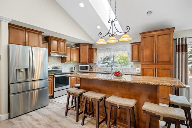 15922 E Foothills Rd, Spokane, WA 99217