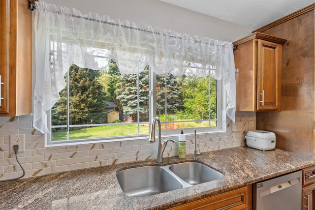15922 E Foothills Rd, Spokane, WA 99217