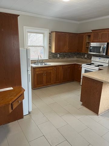 230A South Street A, Plainville, MA 02762