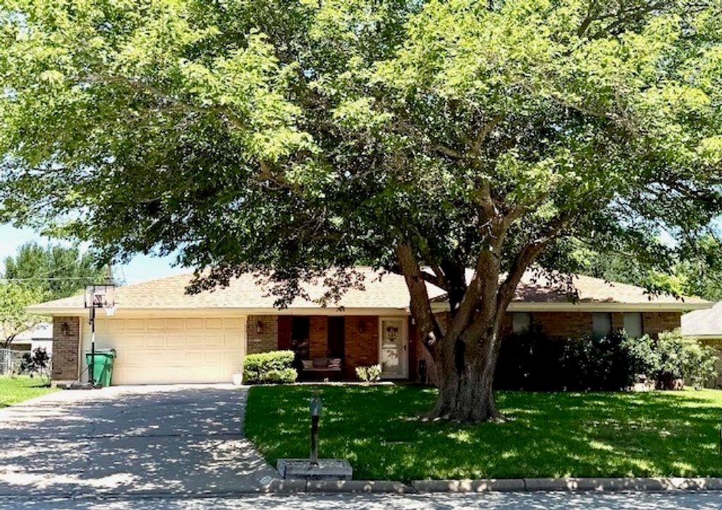 301 Bluebonnet Street, Stephenville, TX 76401
