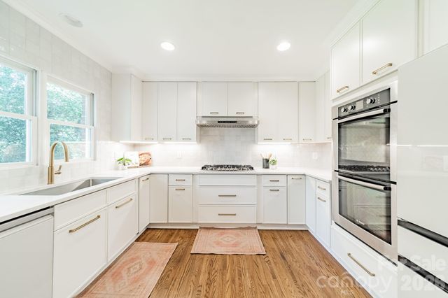 3821 Silver Bell Drive, Charlotte, NC 28211