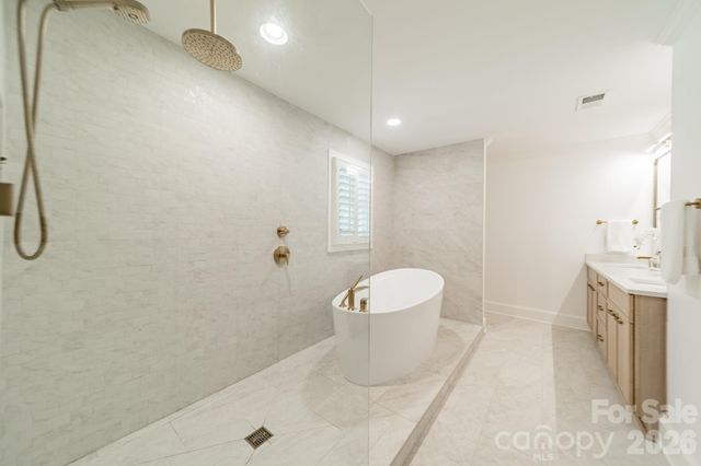 3821 Silver Bell Drive, Charlotte, NC 28211