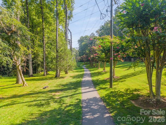 3821 Silver Bell Drive, Charlotte, NC 28211
