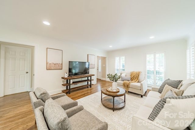 3821 Silver Bell Drive, Charlotte, NC 28211