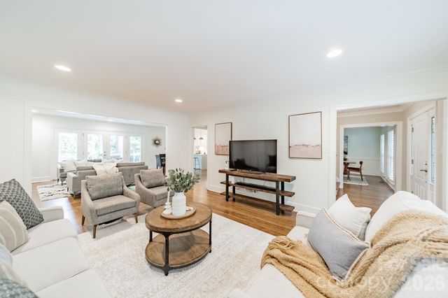 3821 Silver Bell Drive, Charlotte, NC 28211