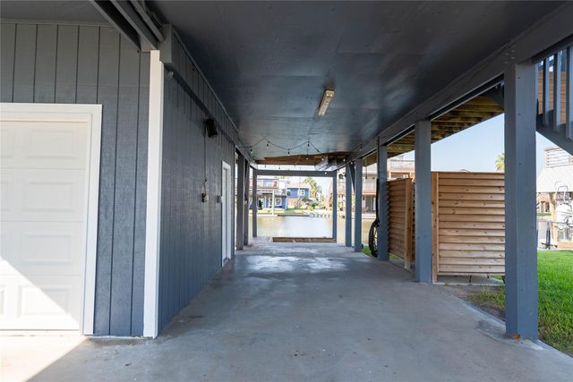 4729 Jolly Roger Road, Jamaica Beach, TX 77554