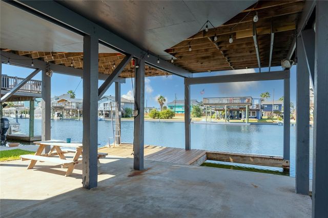 4729 Jolly Roger Road, Jamaica Beach, TX 77554