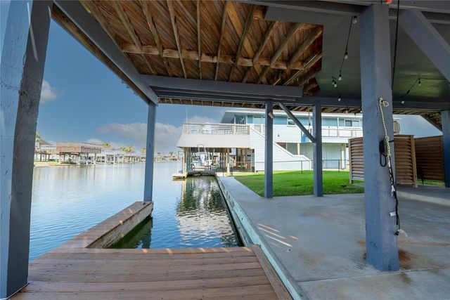 4729 Jolly Roger Road, Jamaica Beach, TX 77554