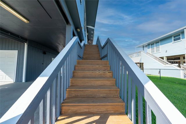 4729 Jolly Roger Road, Jamaica Beach, TX 77554