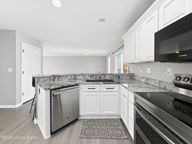 6703 N North Dr, Louisville, KY 40272