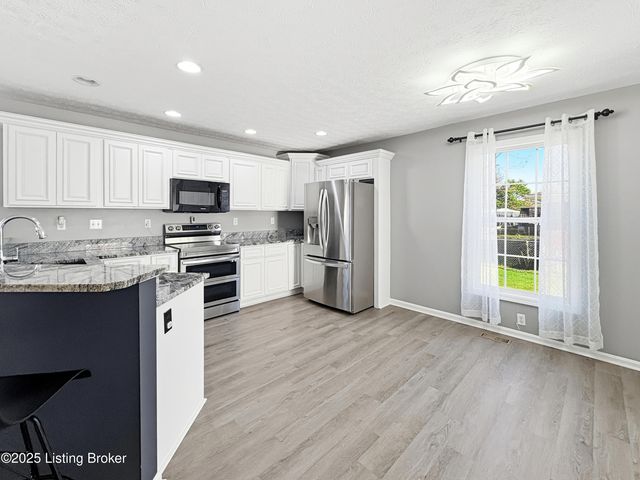 6703 N North Dr, Louisville, KY 40272