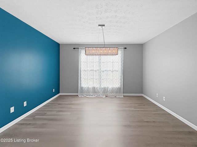 6703 N North Dr, Louisville, KY 40272