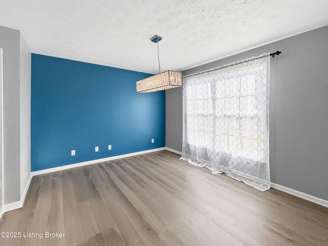 6703 N North Dr, Louisville, KY 40272