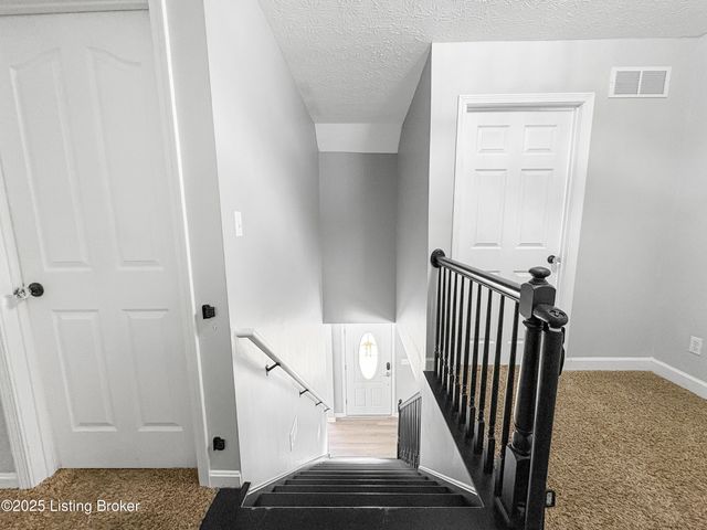 6703 N North Dr, Louisville, KY 40272