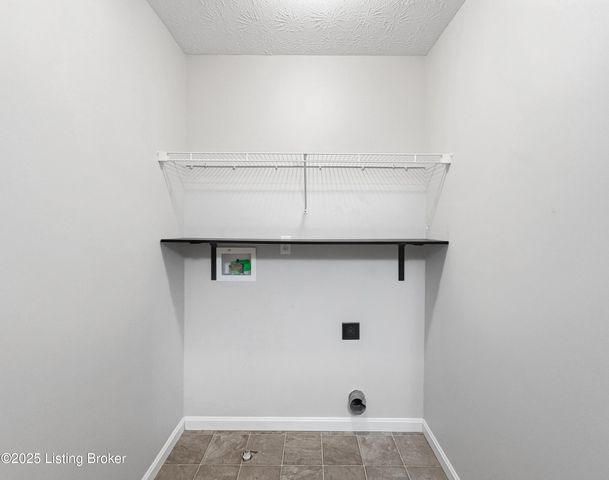 6703 N North Dr, Louisville, KY 40272