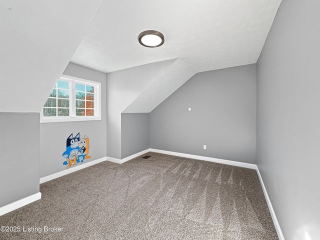 6703 N North Dr, Louisville, KY 40272