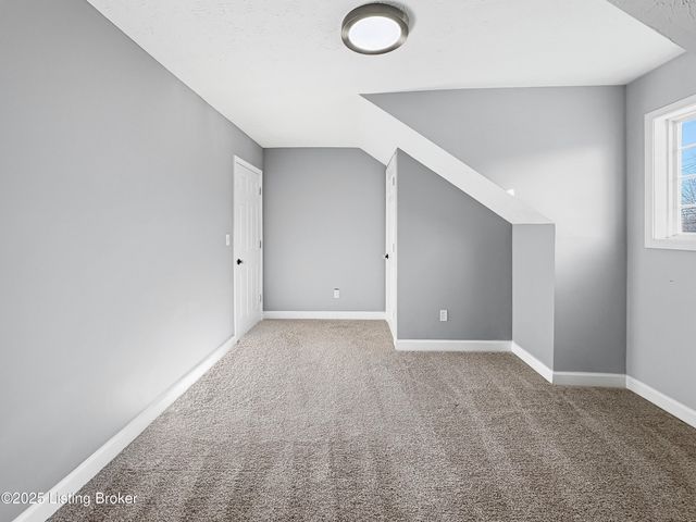 6703 N North Dr, Louisville, KY 40272