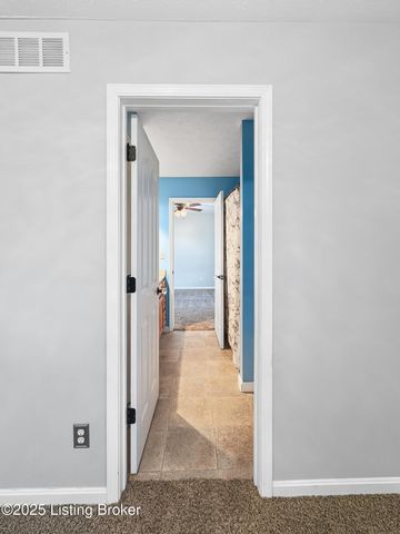 6703 N North Dr, Louisville, KY 40272