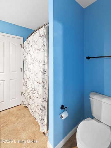 6703 N North Dr, Louisville, KY 40272