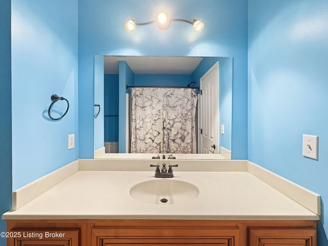 6703 N North Dr, Louisville, KY 40272