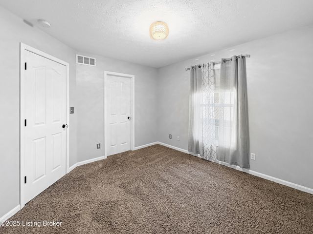 6703 N North Dr, Louisville, KY 40272