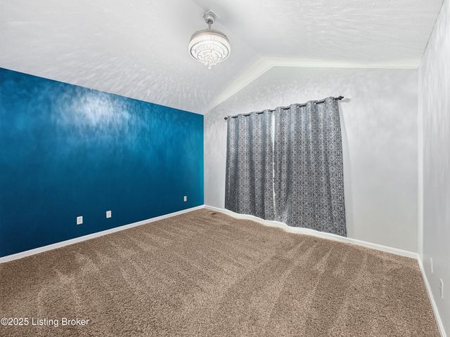 6703 N North Dr, Louisville, KY 40272