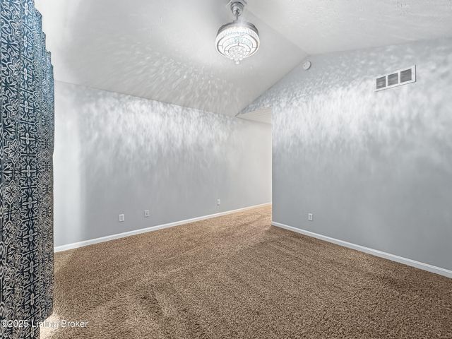 6703 N North Dr, Louisville, KY 40272