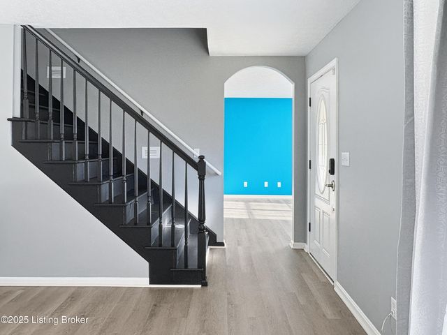 6703 N North Dr, Louisville, KY 40272