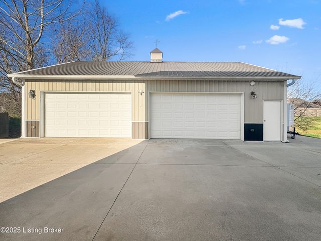 6703 N North Dr, Louisville, KY 40272