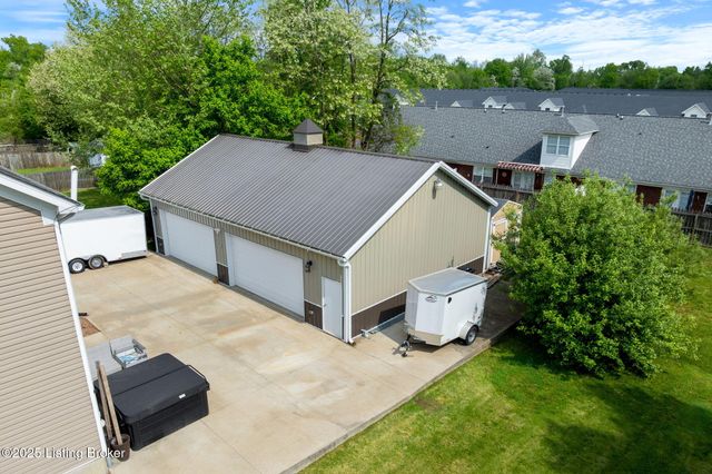 6703 N North Dr, Louisville, KY 40272