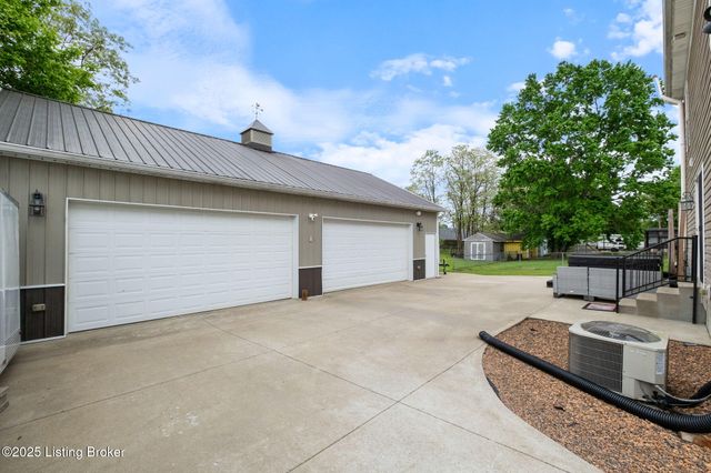 6703 N North Dr, Louisville, KY 40272