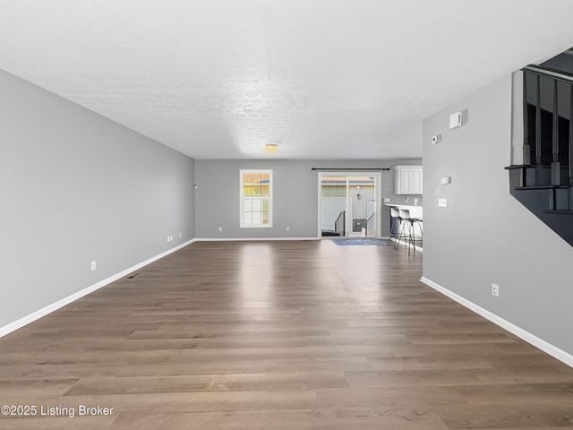 6703 N North Dr, Louisville, KY 40272