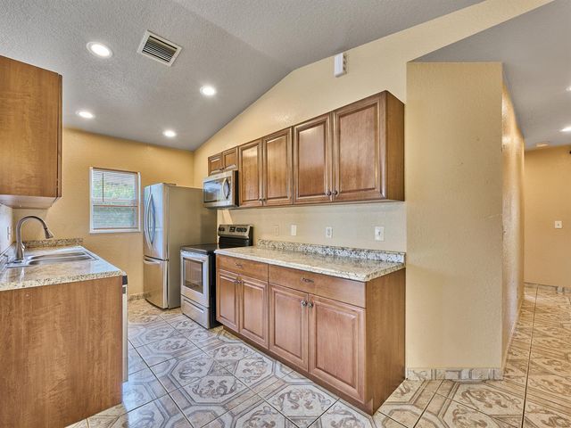 556 E Ridge Cir Circle N, Boynton Beach, FL 33435