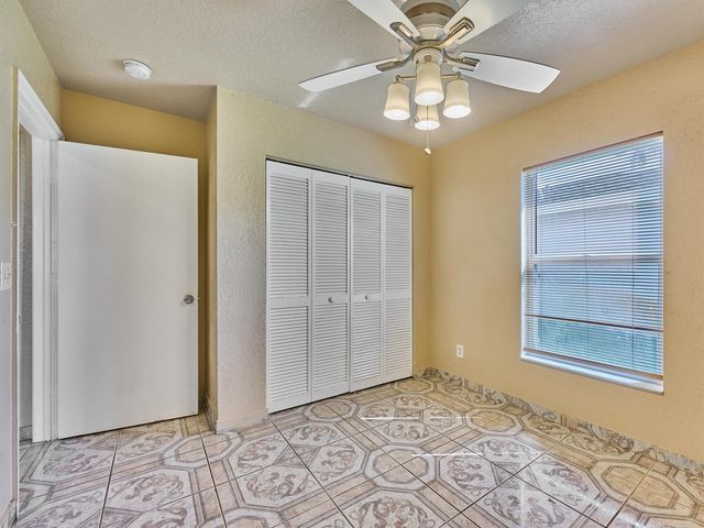 556 E Ridge Cir Circle N, Boynton Beach, FL 33435