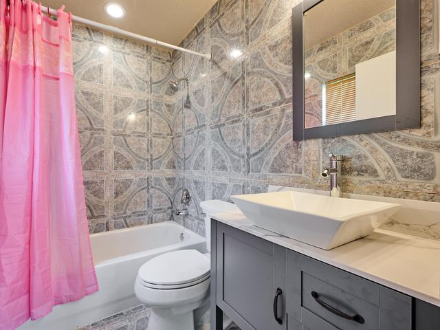 556 E Ridge Cir Circle N, Boynton Beach, FL 33435