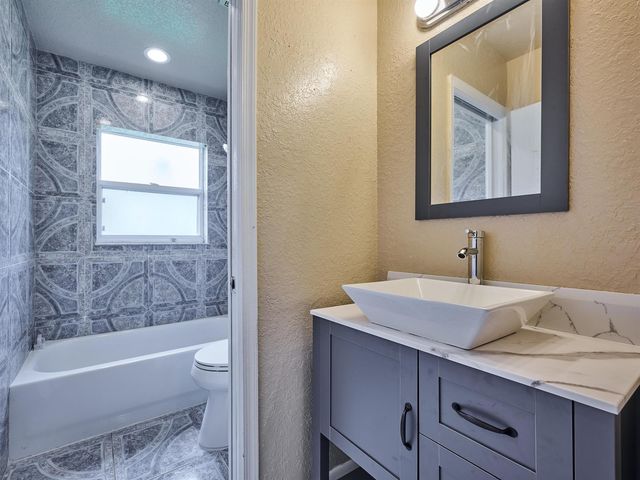 556 E Ridge Cir Circle N, Boynton Beach, FL 33435
