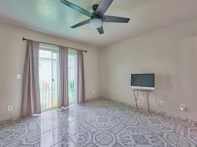 556 E Ridge Cir Circle N, Boynton Beach, FL 33435