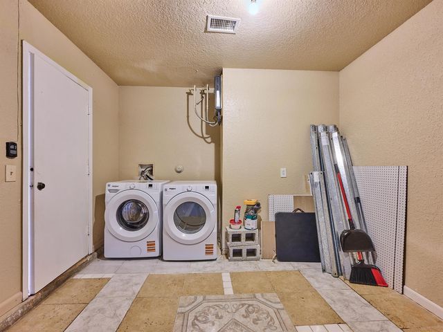 556 E Ridge Cir Circle N, Boynton Beach, FL 33435
