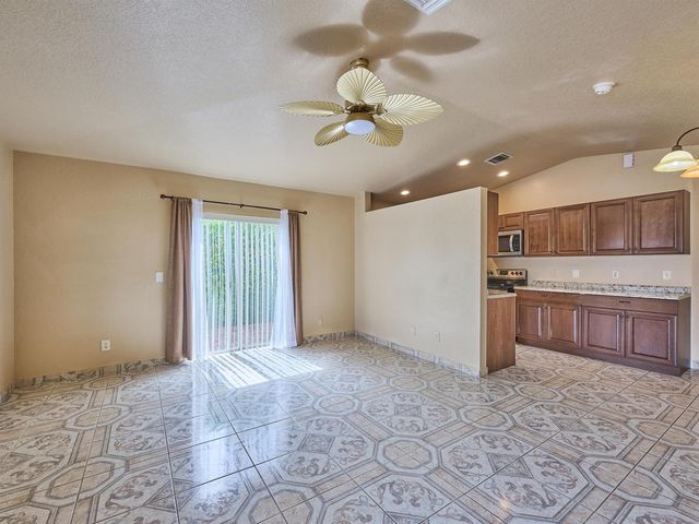 556 E Ridge Cir Circle N, Boynton Beach, FL 33435