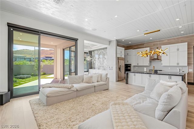 11041 Concord Valley Drive, Las Vegas, NV 89135