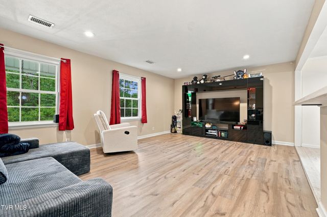 1136 West Shipley Ferry Road, Kingsport, TN 37663