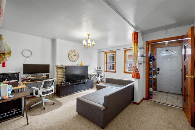 3211 JOE HAMMER SQUARE, Oakland, PA 15213