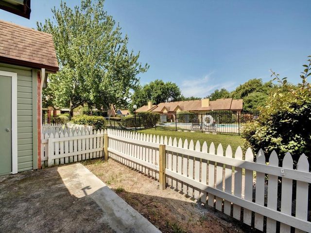 1601 Faro DR 502, Austin, TX 78741