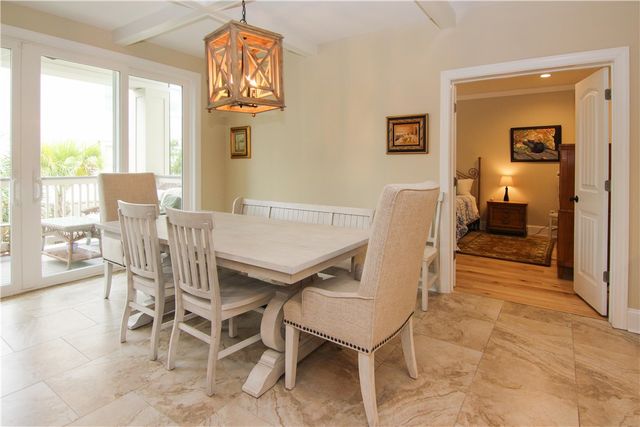 105 Gascoigne Ave 102, St Simons Island, GA 31522