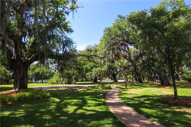 105 Gascoigne Ave 102, St Simons Island, GA 31522