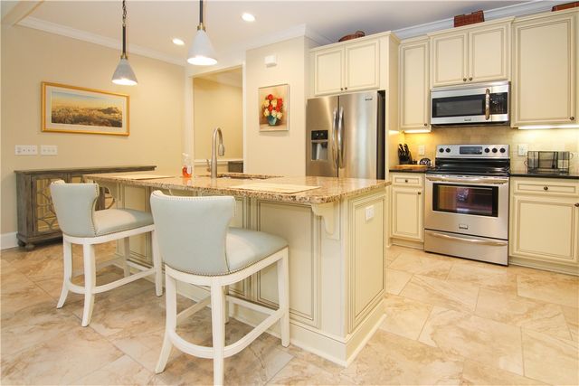 105 Gascoigne Ave 102, St Simons Island, GA 31522